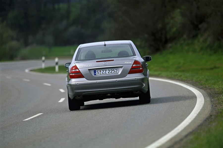  Mercedes-Benz E-Class 2002 года  (фото 44 из 448)